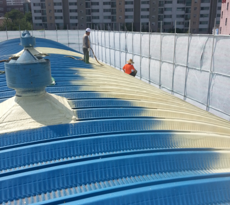 더 강력해진 보호막, 경질우레탄폼으로 완성하는 아치형 체육관 지붕
